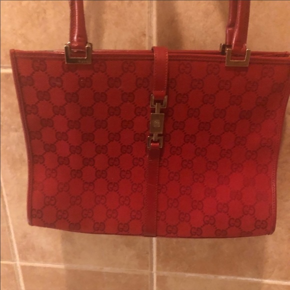 Beautiful Gucci Red - Picture 5 of 9
